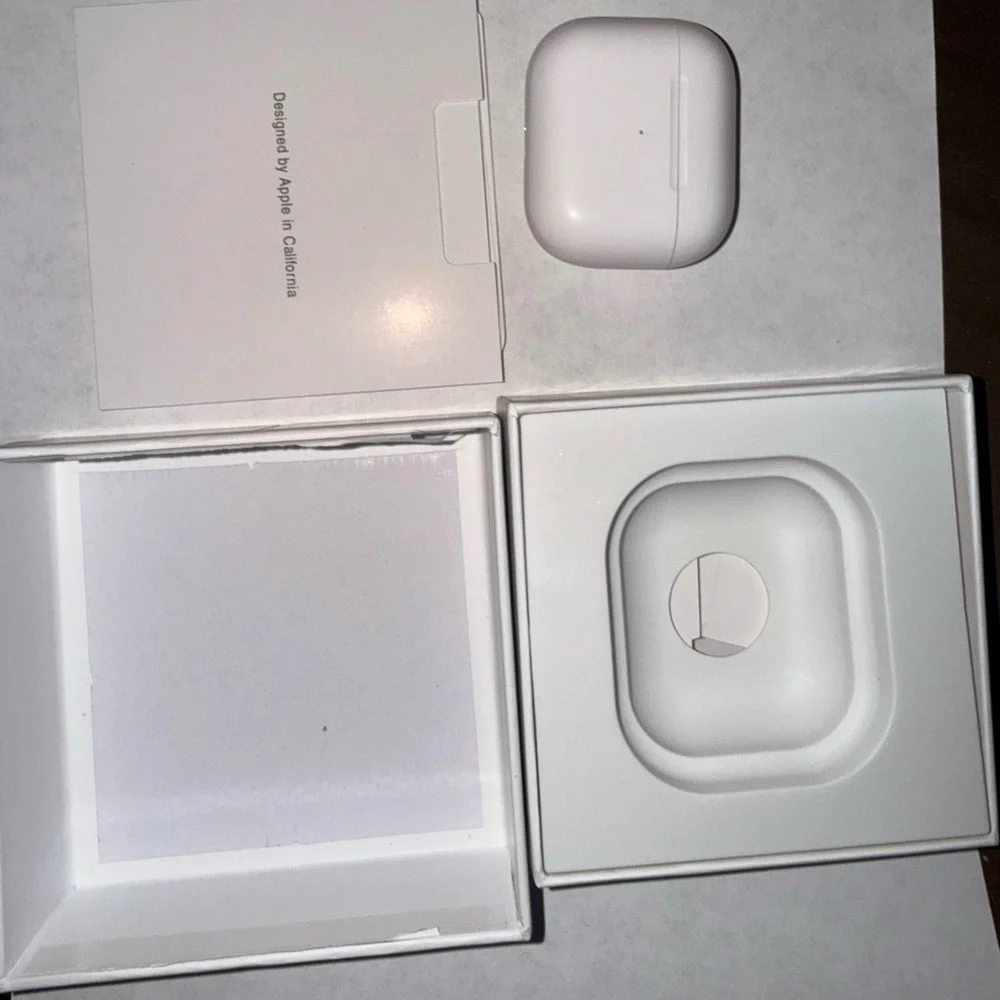 Apple White Wireless Earbuds with Compact Case